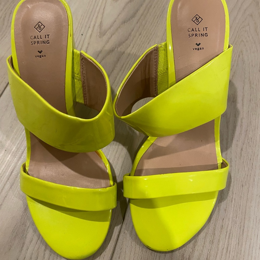 🌸 neon green /Yellow Heeled Sandals🌸 - Picture 2 of 3
